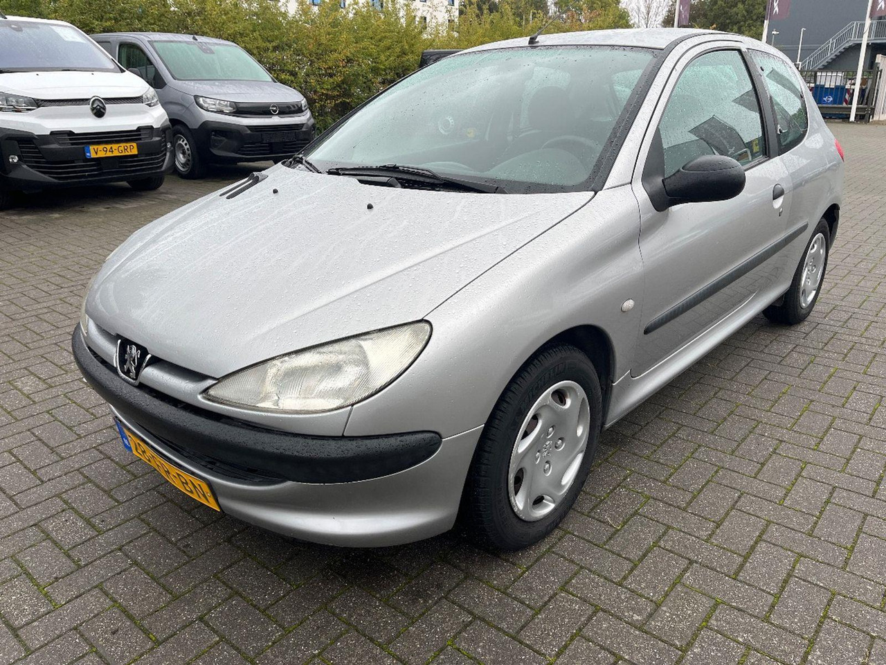 Peugeot 206 1.1 XR | 2000 | 69.922 km | 28FRBN | NAP: Logisch - Hečbeks: foto 1 Peugeot 206 1.1 XR | 2000 | 69.922 km | 28FRBN | NAP: Logisch - Hečbeks: foto 1