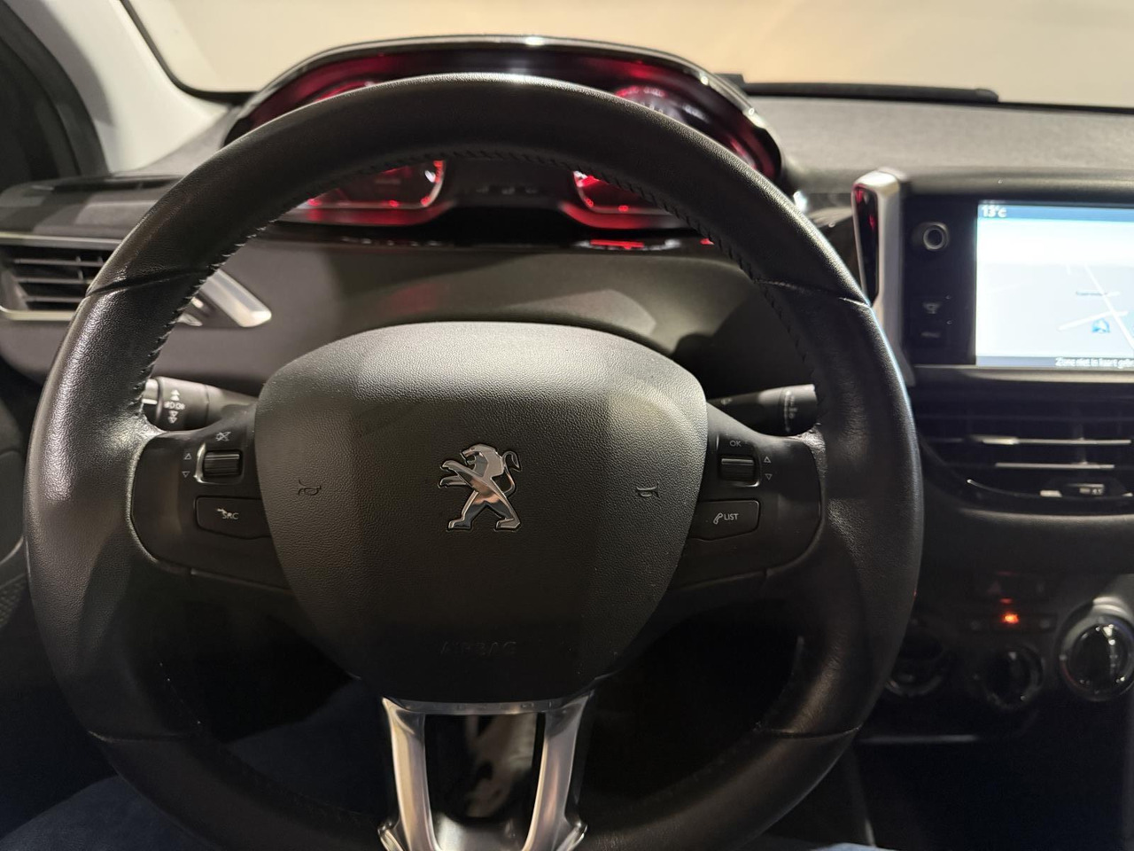 Peugeot | 208 | 1.2 VTi Style | 2014 | 191.063 km | 9XVB78 | Logisch - Hečbeks: foto 4 Peugeot | 208 | 1.2 VTi Style | 2014 | 191.063 km | 9XVB78 | Logisch - Hečbeks: foto 4