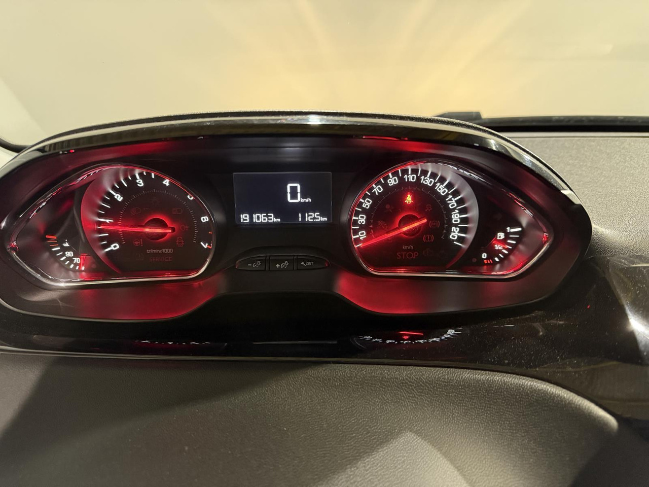 Peugeot | 208 | 1.2 VTi Style | 2014 | 191.063 km | 9XVB78 | Logisch - Hečbeks: foto 3 Peugeot | 208 | 1.2 VTi Style | 2014 | 191.063 km | 9XVB78 | Logisch - Hečbeks: foto 3