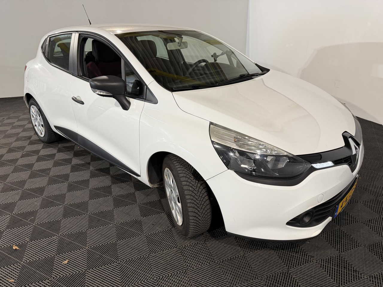 Renault | Clio | 0.9 TCe Authentique | 2013 | 160.970 km | 4KJZ93 | Logisch - Hečbeks: foto 3 Renault | Clio | 0.9 TCe Authentique | 2013 | 160.970 km | 4KJZ93 | Logisch - Hečbeks: foto 3