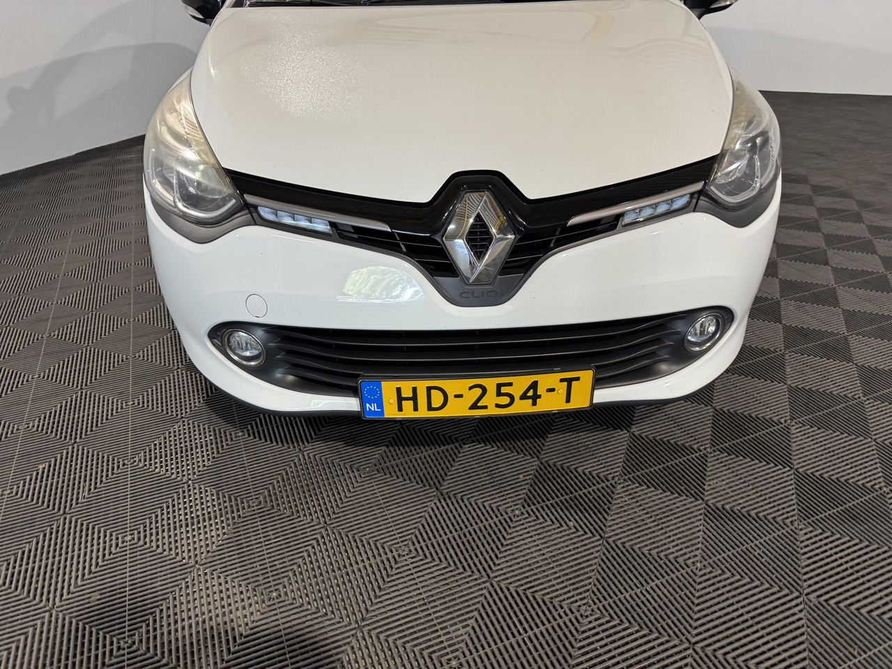 Renault Clio 0.9 TCe ECO Night&Day | 2015 | 170.065 km | HD-254 T - Hečbeks: foto 2 Renault Clio 0.9 TCe ECO Night&Day | 2015 | 170.065 km | HD-254 T - Hečbeks: foto 2