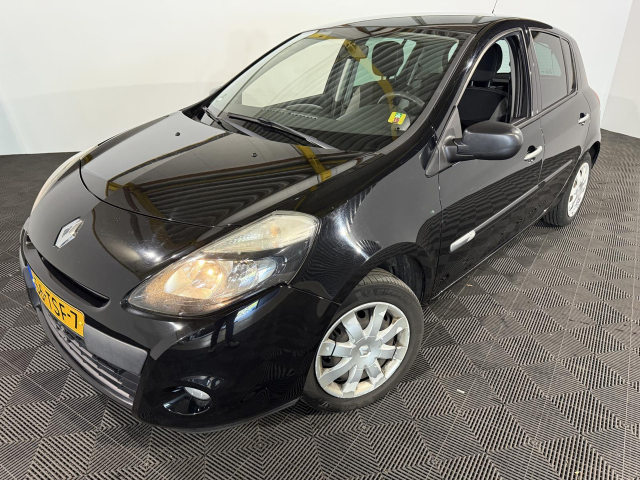 Renault | Clio | 1.2 Authentique | 2012 | 216.427 km | 56TSF7 | Logisch - Hečbeks: foto 1 Renault | Clio | 1.2 Authentique | 2012 | 216.427 km | 56TSF7 | Logisch - Hečbeks: foto 1