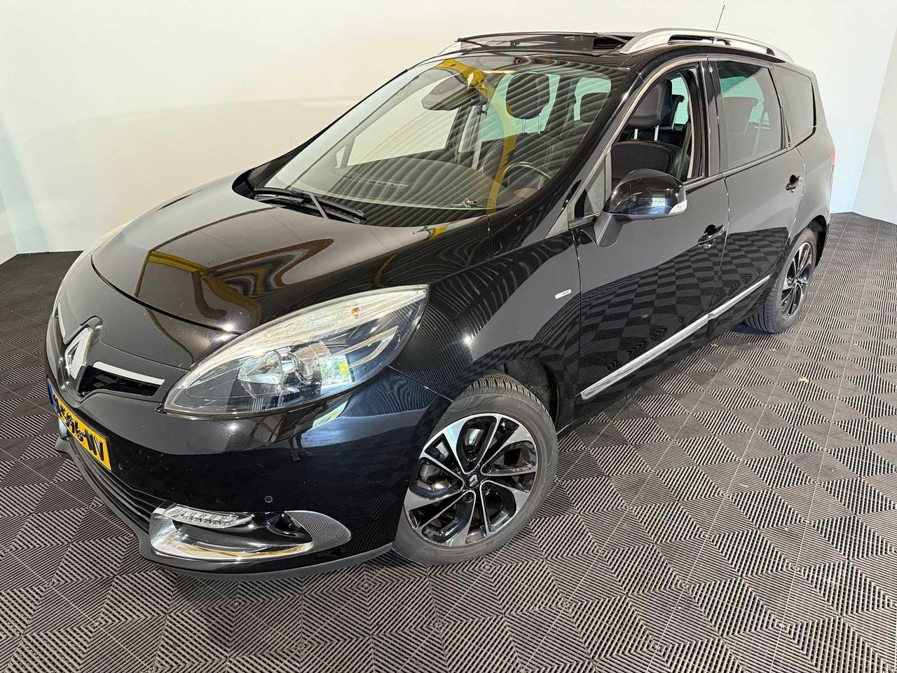 Renault Grand Scénic 1.2 Tce Bose | 2016 | 118.319 km | H-596-NV - Vieglā automašīna: foto 1 Renault Grand Scénic 1.2 Tce Bose | 2016 | 118.319 km | H-596-NV - Vieglā automašīna: foto 1