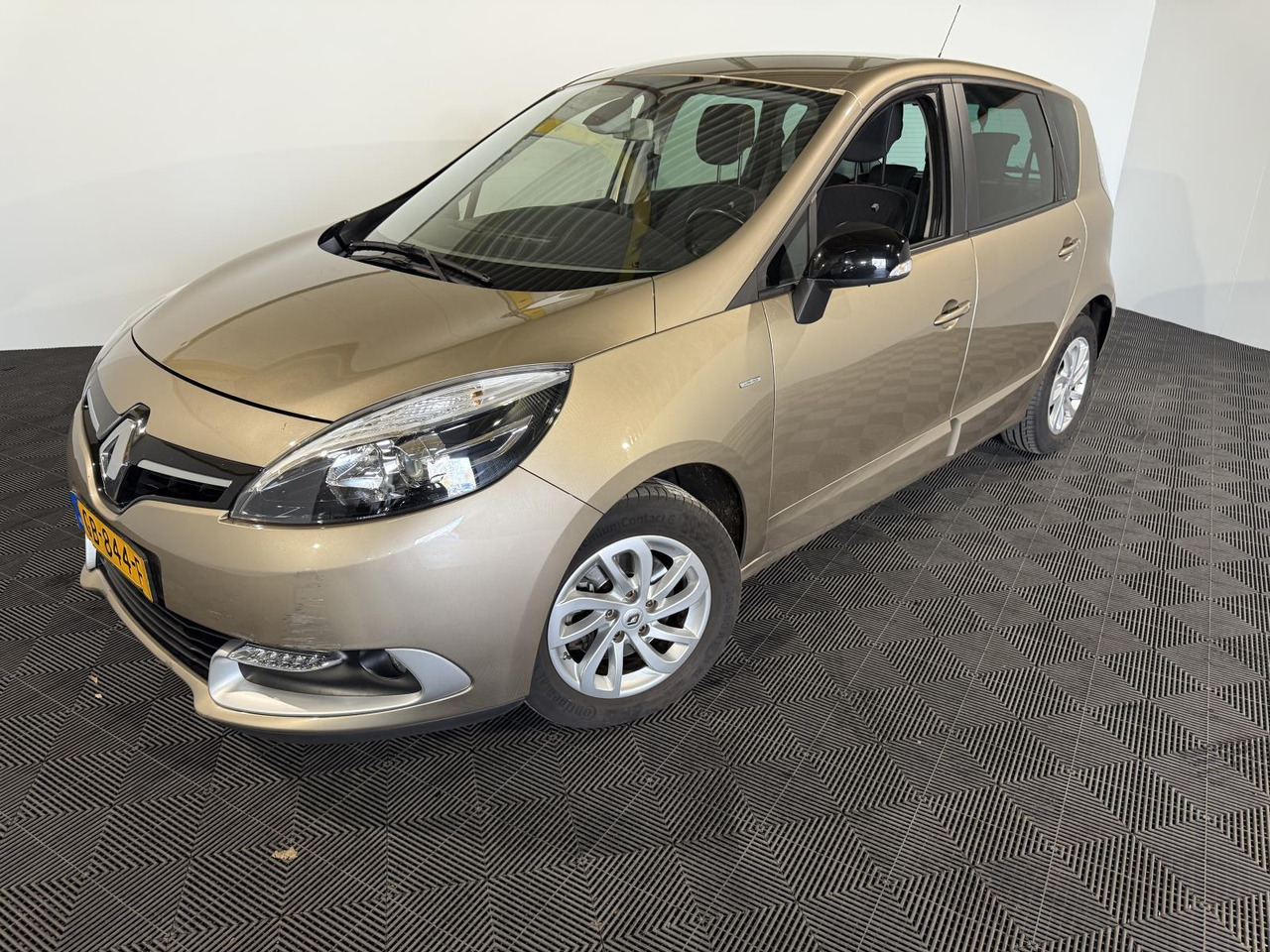 Renault Scénic 1.2 TCe Limited GB-844-F 145.710 km - Vieglā automašīna: foto 1 Renault Scénic 1.2 TCe Limited GB-844-F 145.710 km - Vieglā automašīna: foto 1