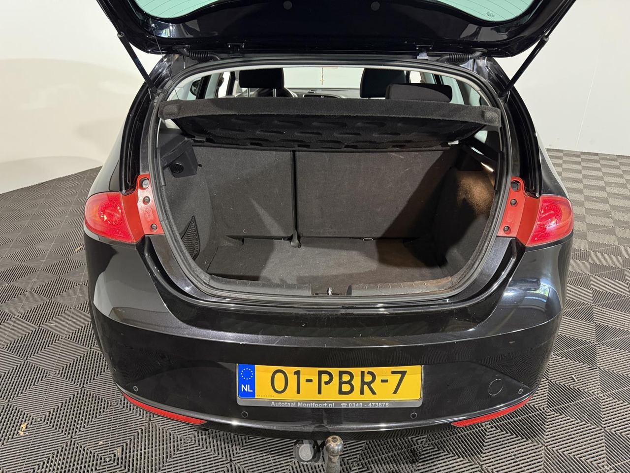 SEAT | Leon | 1.2 TSI Good Stuff | 2011 | 180.589 km | 01PBR7 | Logisch - Hečbeks: foto 4 SEAT | Leon | 1.2 TSI Good Stuff | 2011 | 180.589 km | 01PBR7 | Logisch - Hečbeks: foto 4