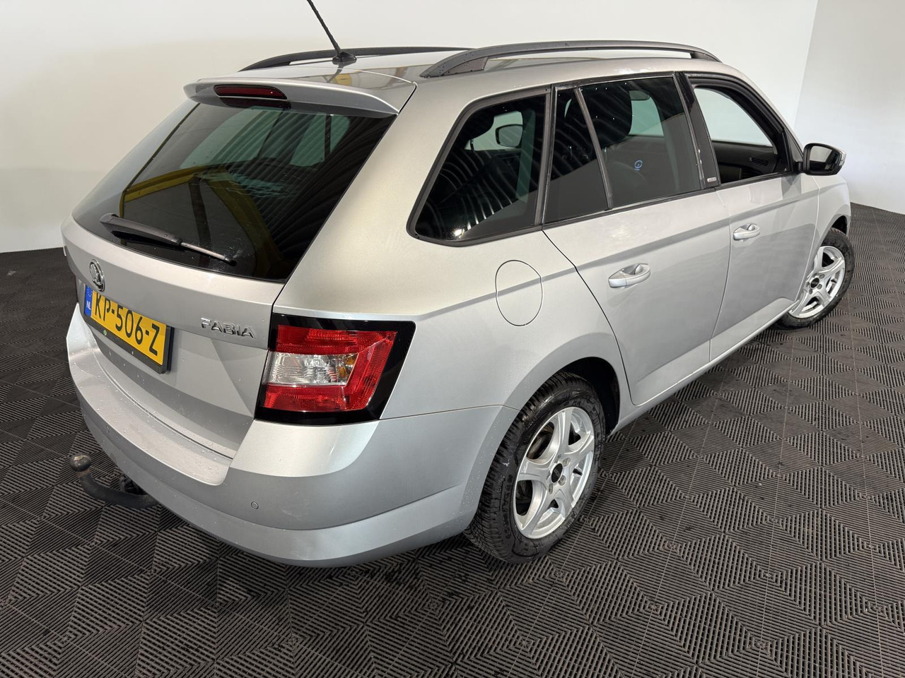 Skoda Fabia Combi 1.2 TSI JOY | 2017 | 179.956 km | KP-506-Z - Vieglā automašīna: foto 2 Skoda Fabia Combi 1.2 TSI JOY | 2017 | 179.956 km | KP-506-Z - Vieglā automašīna: foto 2