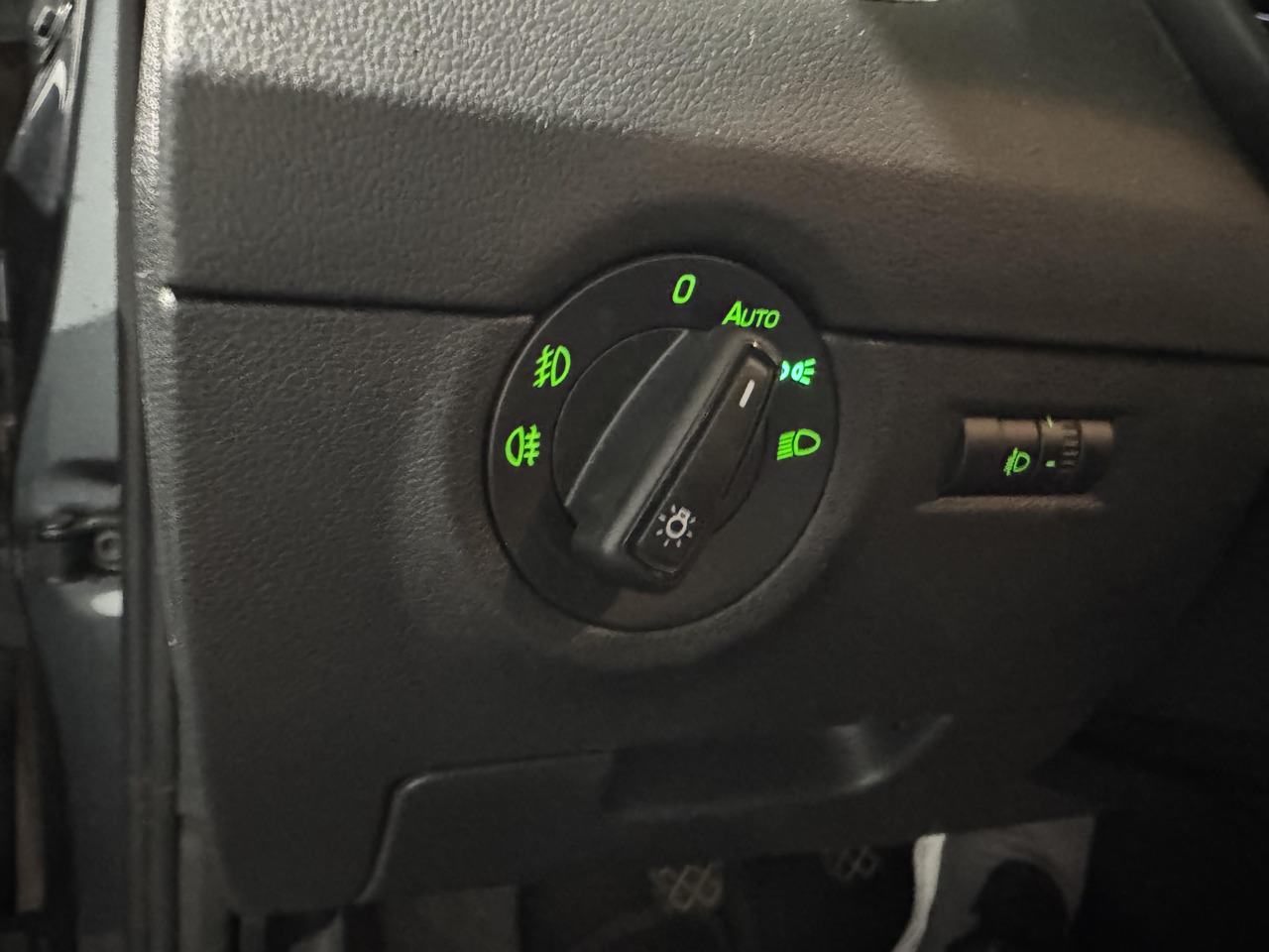 Skoda Octavia Combi 1.2 TSI Greentech Ambition Businessline | 2014 | 209.293 km | 3-XJD-55 - Vieglā automašīna: foto 5 Skoda Octavia Combi 1.2 TSI Greentech Ambition Businessline | 2014 | 209.293 km | 3-XJD-55 - Vieglā automašīna: foto 5