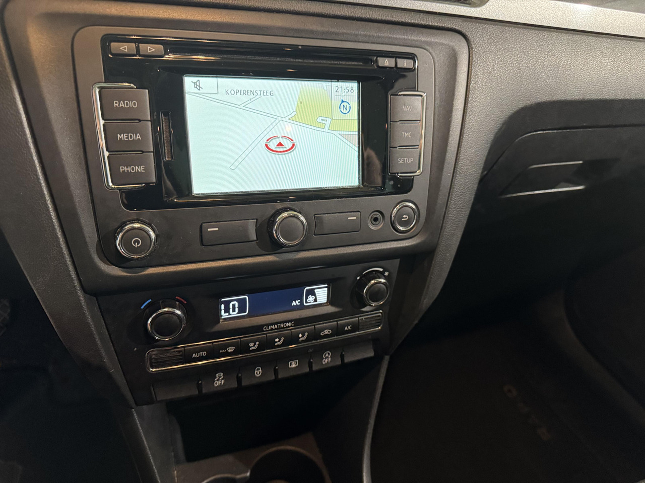 Skoda Rapid Spaceback 1.2 TSI Greentech Ambition Businessline | 2015 | 274.606 km |GH-920-F - Hečbeks: foto 3 Skoda Rapid Spaceback 1.2 TSI Greentech Ambition Businessline | 2015 | 274.606 km |GH-920-F - Hečbeks: foto 3