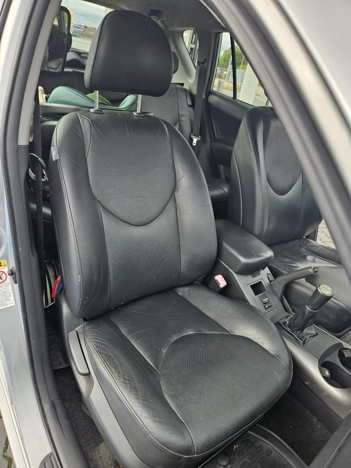 Toyota | RAV4 | 2.0 VVTi Executive | 2006 | 272.231 km | 82TDFD | Logisch - SUV: foto 4 Toyota | RAV4 | 2.0 VVTi Executive | 2006 | 272.231 km | 82TDFD | Logisch - SUV: foto 4