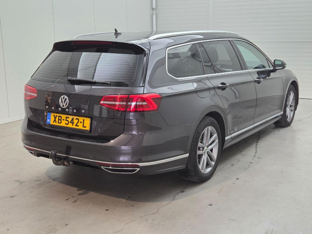 Volkswagen Passat Variant 1.6 TDI Highline Business R | 2018 | 179.613 km | Automaat | XB542L | NAP: Logisch - Vieglā automašīna: foto 4 Volkswagen Passat Variant 1.6 TDI Highline Business R | 2018 | 179.613 km | Automaat | XB542L | NAP: Logisch - Vieglā automašīna: foto 4