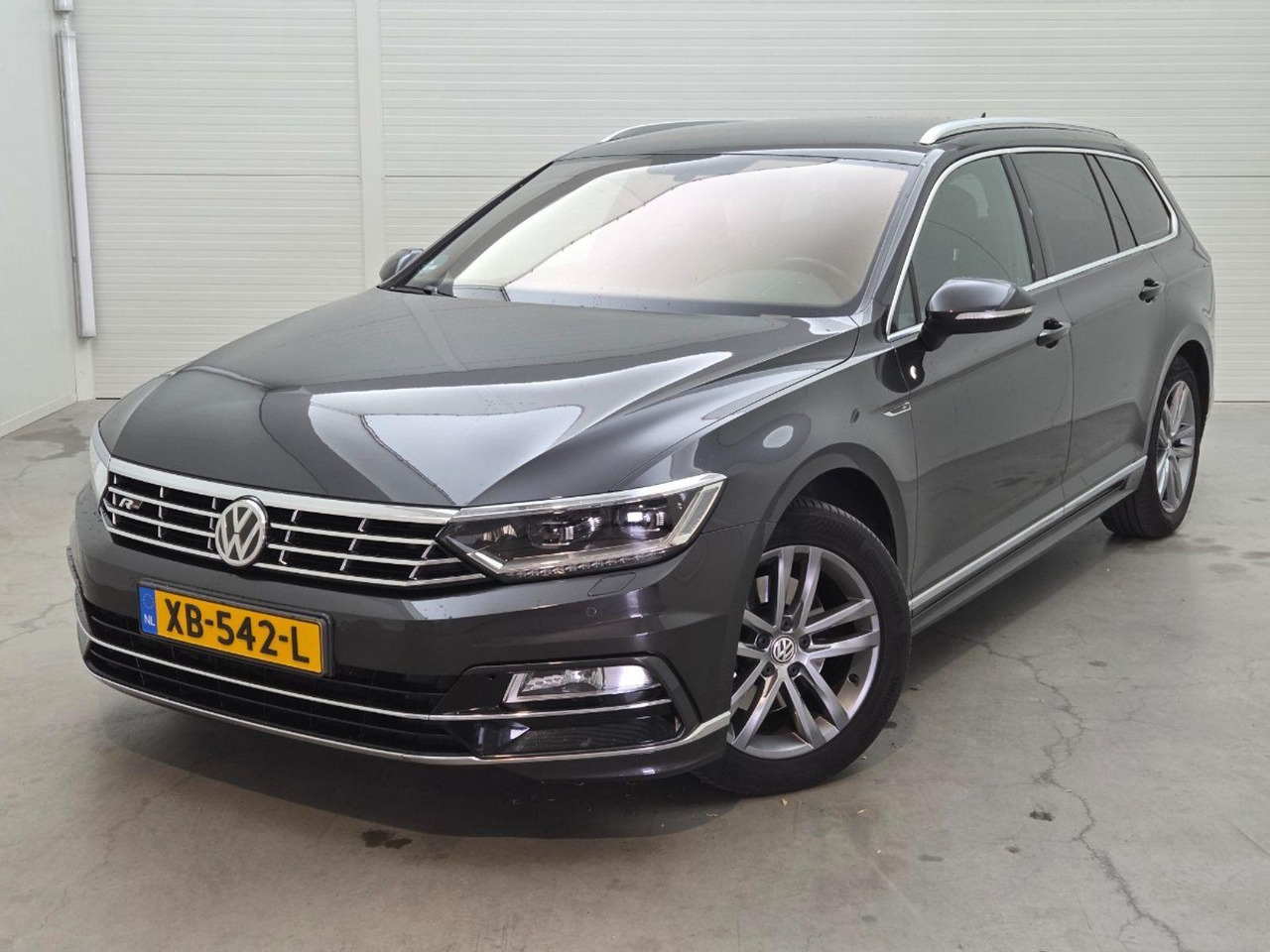Volkswagen Passat Variant 1.6 TDI Highline Business R | 2018 | 179.613 km | Automaat | XB542L | NAP: Logisch - Vieglā automašīna: foto 1 Volkswagen Passat Variant 1.6 TDI Highline Business R | 2018 | 179.613 km | Automaat | XB542L | NAP: Logisch - Vieglā automašīna: foto 1