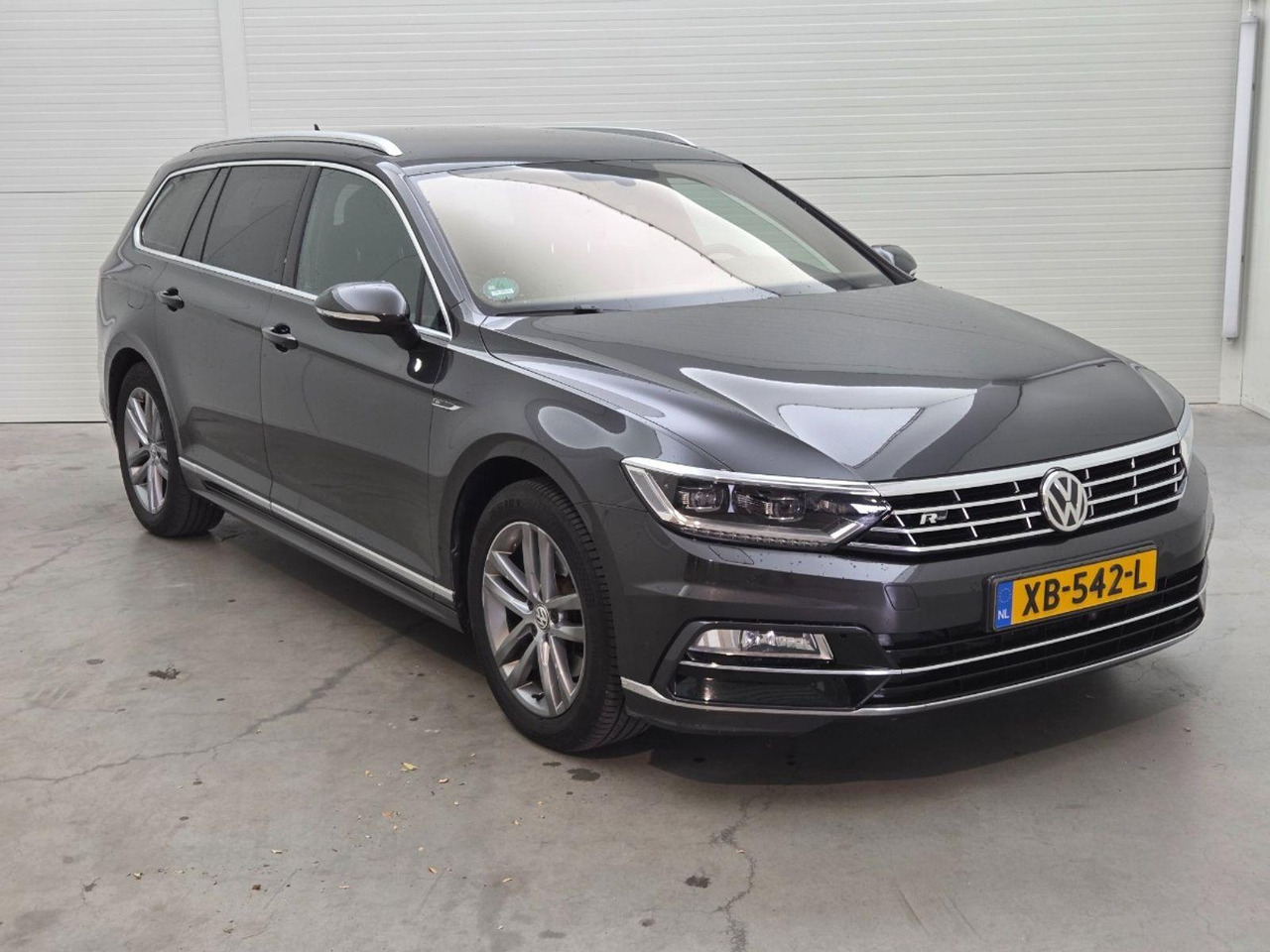 Volkswagen Passat Variant 1.6 TDI Highline Business R | 2018 | 179.613 km | Automaat | XB542L | NAP: Logisch - Vieglā automašīna: foto 2 Volkswagen Passat Variant 1.6 TDI Highline Business R | 2018 | 179.613 km | Automaat | XB542L | NAP: Logisch - Vieglā automašīna: foto 2