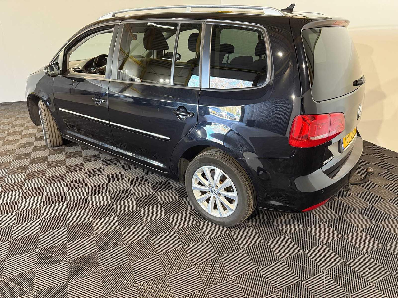 Volkswagen Touran 1.2 TSI Highline BlueMotion 16-TDR-1 249.487 km - Vieglā automašīna: foto 3 Volkswagen Touran 1.2 TSI Highline BlueMotion 16-TDR-1 249.487 km - Vieglā automašīna: foto 3