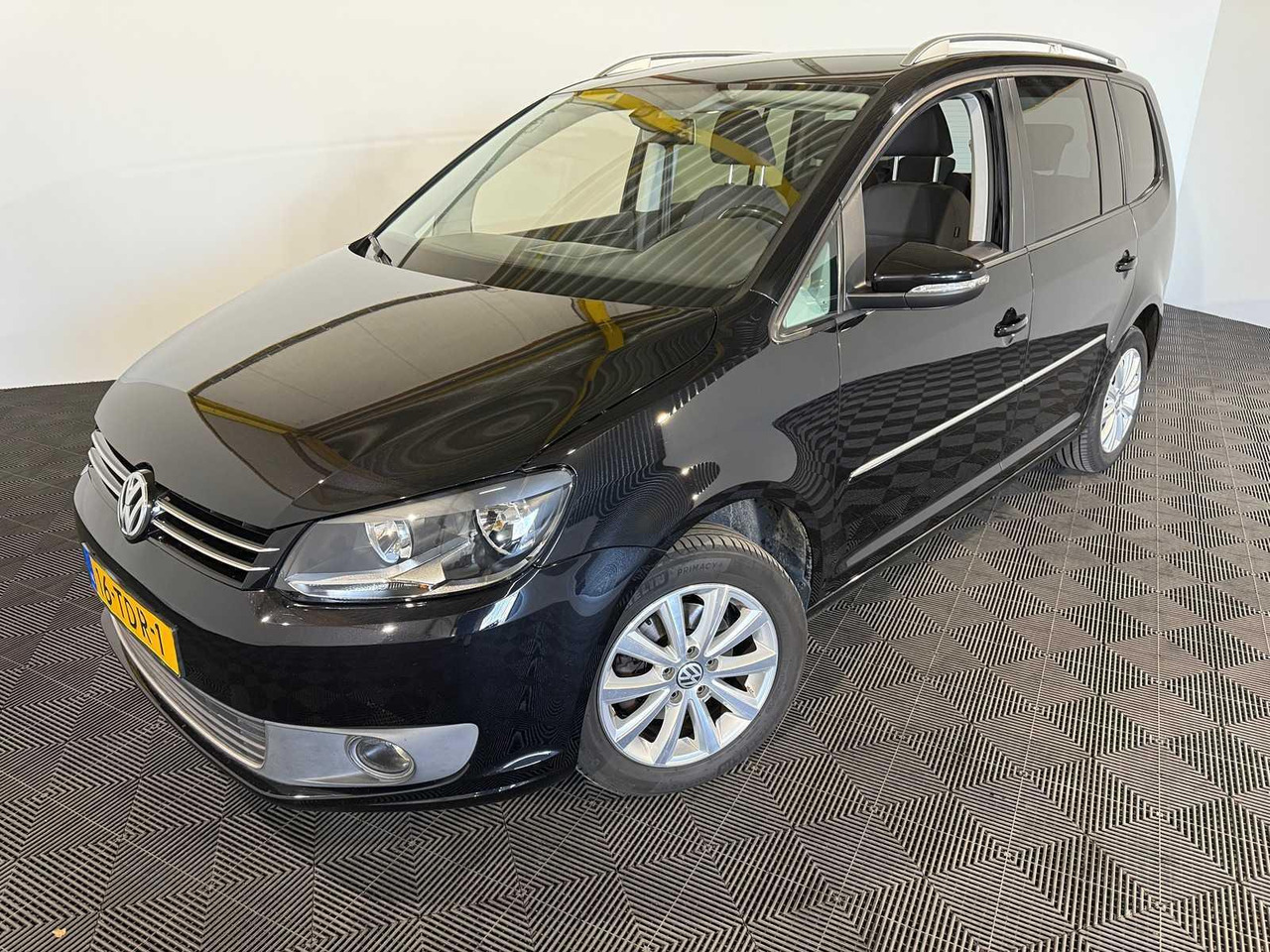 Volkswagen Touran 1.2 TSI Highline BlueMotion 16-TDR-1 249.487 km - Vieglā automašīna: foto 1 Volkswagen Touran 1.2 TSI Highline BlueMotion 16-TDR-1 249.487 km - Vieglā automašīna: foto 1