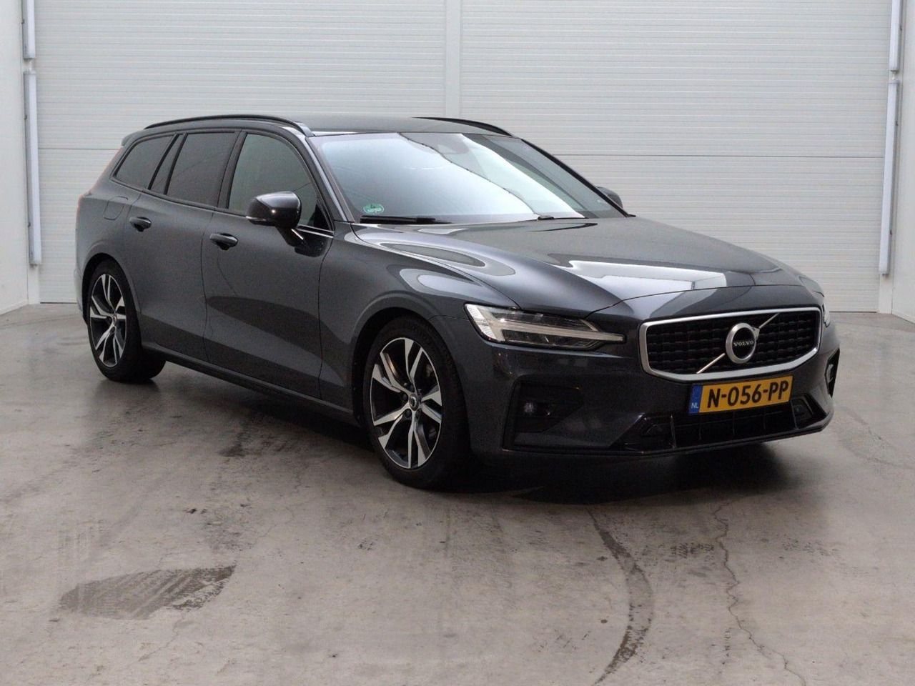 Volvo V60 2.0 D4 Inscription | 2019 | 192.437 km | Automaat | N056PP | NAP: Geen oordeel - Vieglā automašīna: foto 2 Volvo V60 2.0 D4 Inscription | 2019 | 192.437 km | Automaat | N056PP | NAP: Geen oordeel - Vieglā automašīna: foto 2
