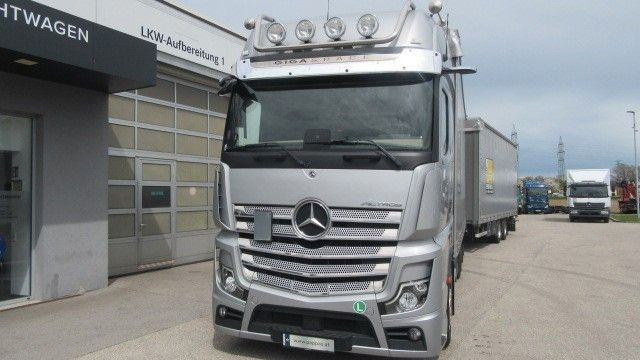 Mercedes-Benz Actros 5 2545LL inkl. Anhänger Voll. 115qm, - Kravas automašīna ar tentu: foto 2 Mercedes-Benz Actros 5 2545LL inkl. Anhänger Voll. 115qm, - Kravas automašīna ar tentu: foto 2
