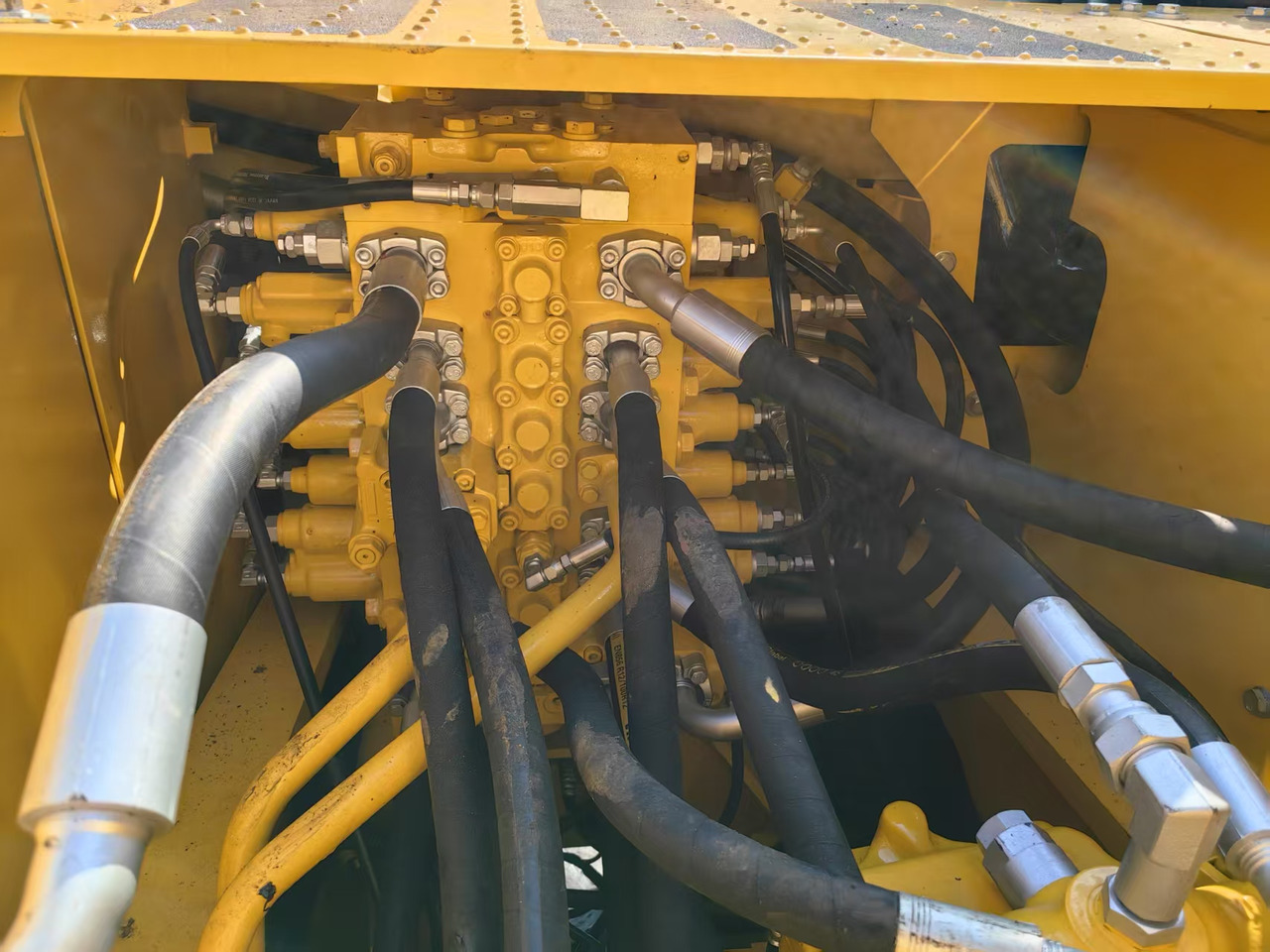 KOMATSU PC200-7 - Kāpurķēžu ekskavators: foto 4 KOMATSU PC200-7 - Kāpurķēžu ekskavators: foto 4