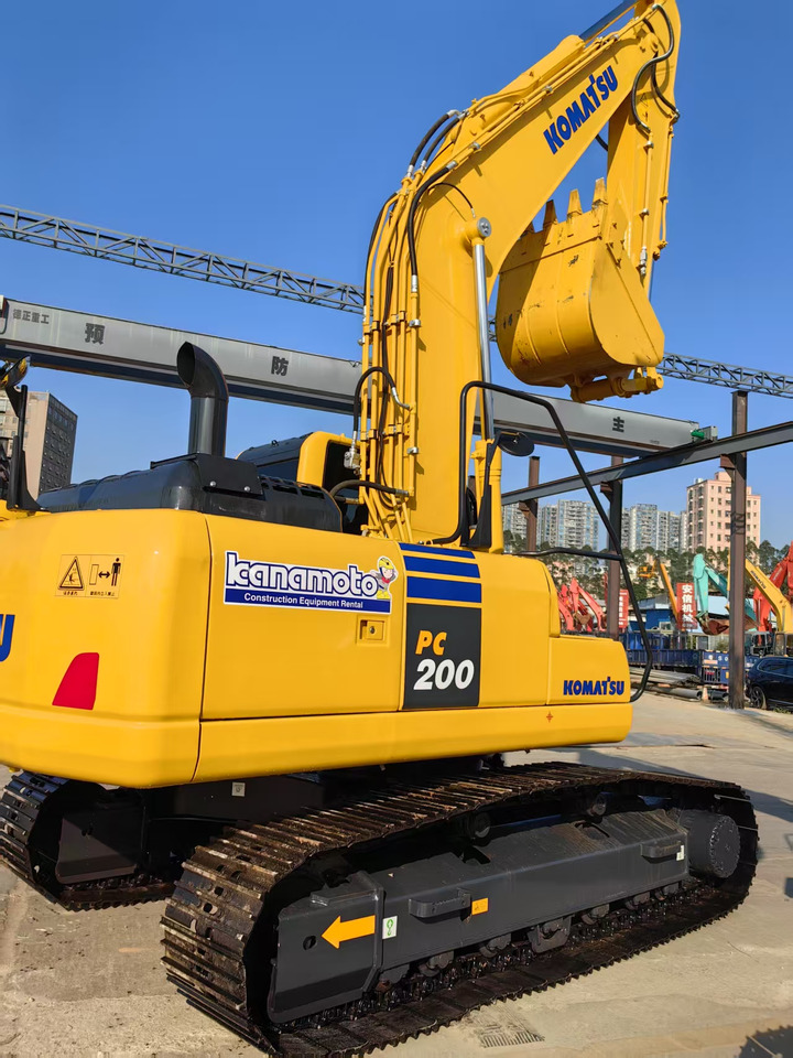 KOMATSU PC200-7 - Kāpurķēžu ekskavators: foto 1 KOMATSU PC200-7 - Kāpurķēžu ekskavators: foto 1