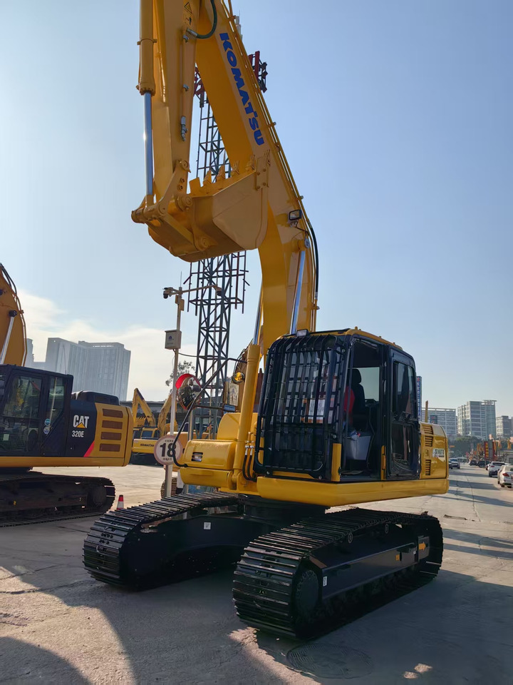 KOMATSU PC200-7 - Kāpurķēžu ekskavators: foto 2 KOMATSU PC200-7 - Kāpurķēžu ekskavators: foto 2