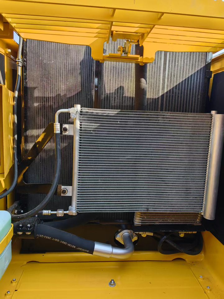 KOMATSU PC200-7 - Kāpurķēžu ekskavators: foto 5 KOMATSU PC200-7 - Kāpurķēžu ekskavators: foto 5