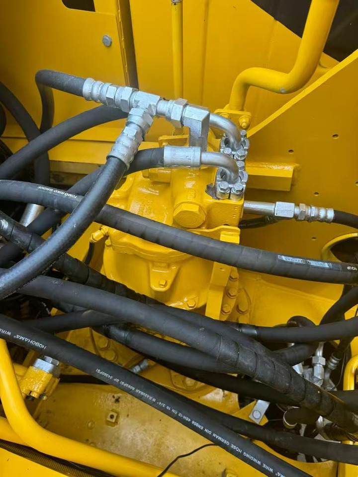 KOMATSU PC220 - Kāpurķēžu ekskavators: foto 2 KOMATSU PC220 - Kāpurķēžu ekskavators: foto 2