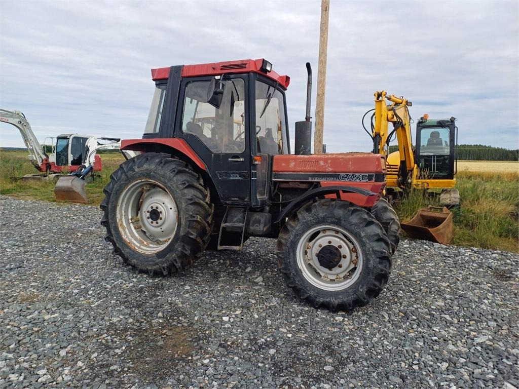 Case IH 685XL Hyvät renkaat. - Traktors: foto 4 Case IH 685XL Hyvät renkaat. - Traktors: foto 4