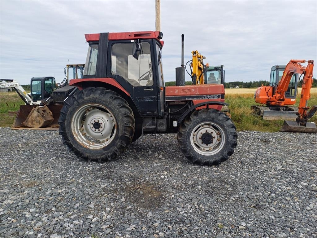 Case IH 685XL Hyvät renkaat. - Traktors: foto 5 Case IH 685XL Hyvät renkaat. - Traktors: foto 5