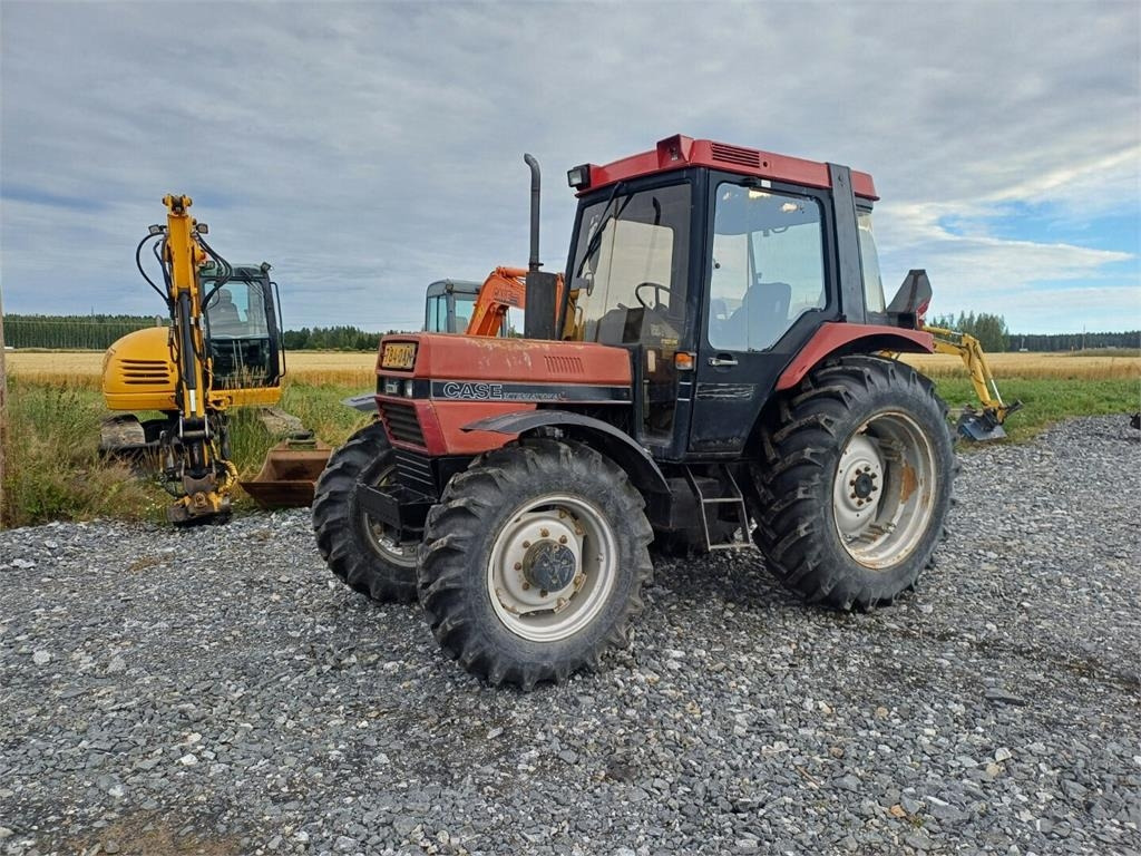 Case IH 685XL Hyvät renkaat. - Traktors: foto 2 Case IH 685XL Hyvät renkaat. - Traktors: foto 2