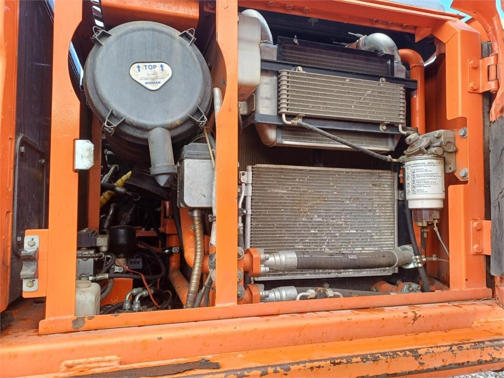 Kāpurķēžu ekskavators Doosan DX160LC Metsä alustalla: foto 11 Kāpurķēžu ekskavators Doosan DX160LC Metsä alustalla: foto 11