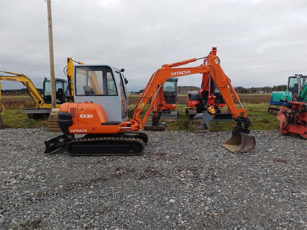 Hitachi EX30 Kallistuvalla liittimellä - Mini-ekskavators: foto 5 Hitachi EX30 Kallistuvalla liittimellä - Mini-ekskavators: foto 5
