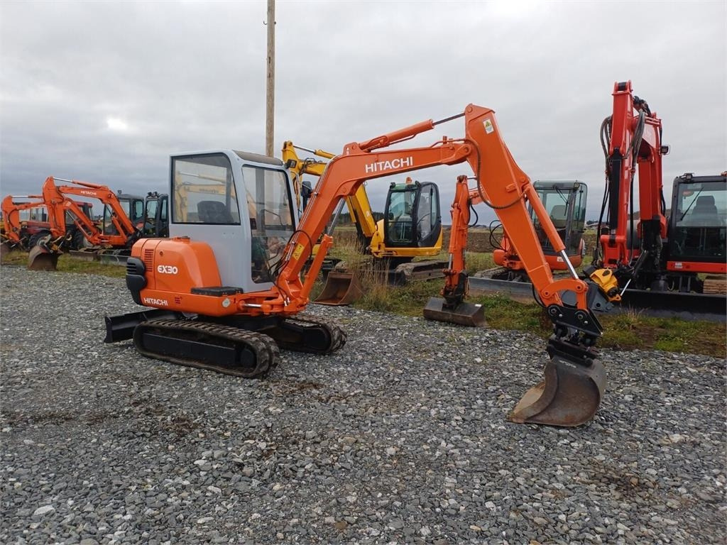 Hitachi EX30 Kallistuvalla liittimellä - Mini-ekskavators: foto 4 Hitachi EX30 Kallistuvalla liittimellä - Mini-ekskavators: foto 4