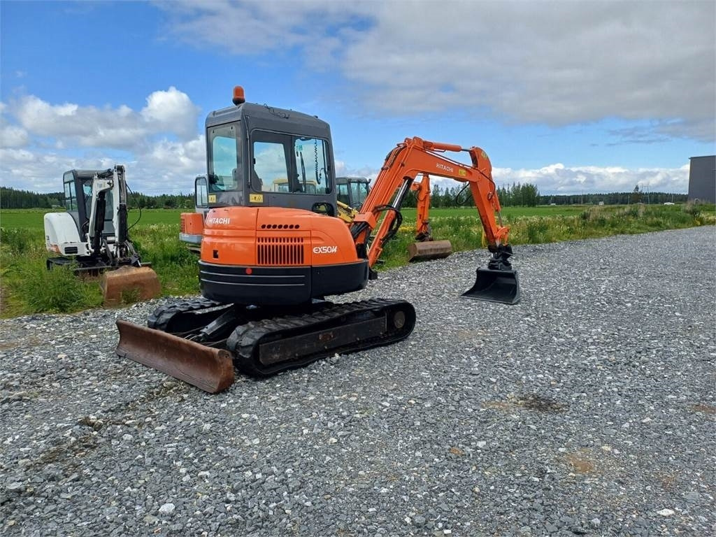 Mini-ekskavators Hitachi EX50 u kallistuvalla liittimellä: foto 8