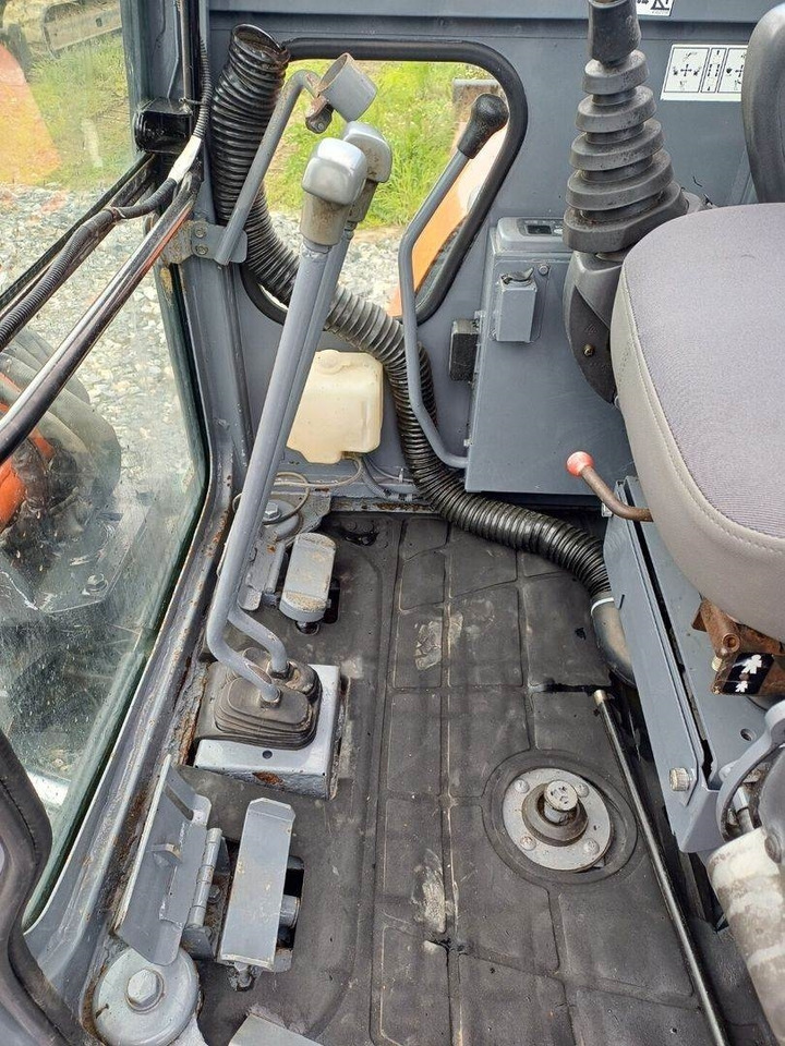 Mini-ekskavators Hitachi EX50 u kallistuvalla liittimellä: foto 10