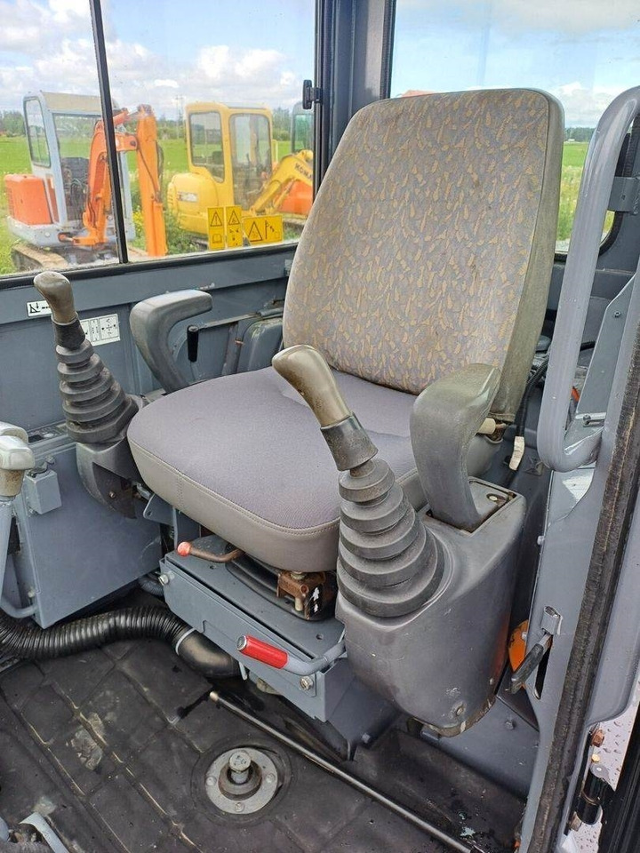 Mini-ekskavators Hitachi EX50 u kallistuvalla liittimellä: foto 9
