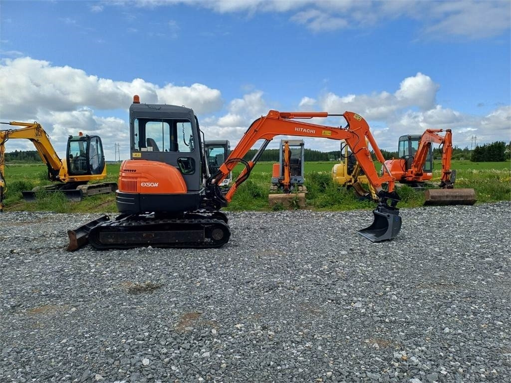 Mini-ekskavators Hitachi EX50 u kallistuvalla liittimellä: foto 7