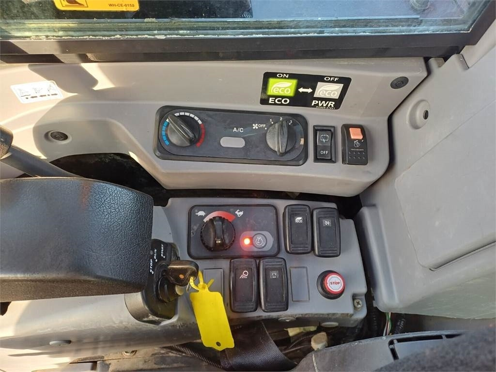 Mini-ekskavators Kubota KX080-4a Pyörittäjällä: foto 15