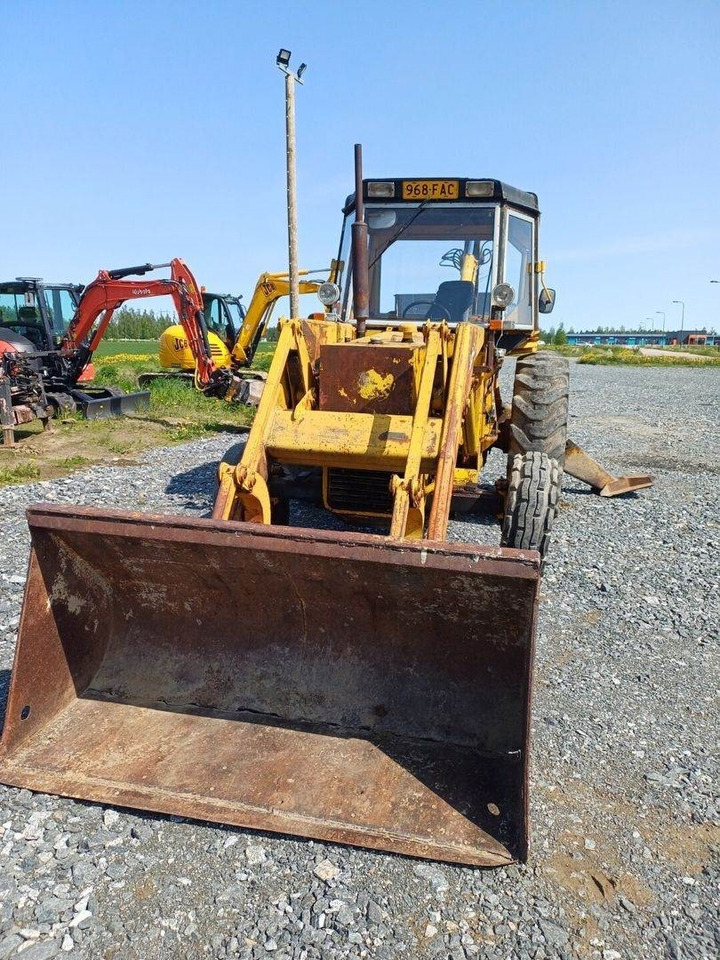 Massey Ferguson 50B traktorikaivuri - Ekskavators-iekrāvējs: foto 4 Massey Ferguson 50B traktorikaivuri - Ekskavators-iekrāvējs: foto 4