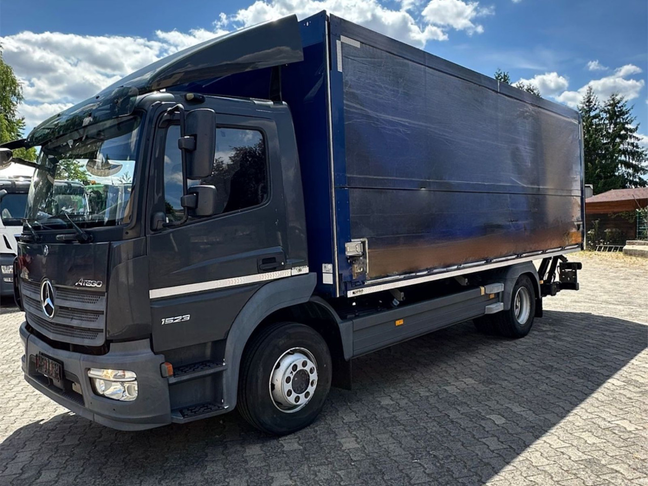 Mercedes-Benz Atego 1523/Klima/LBW/GT-Zertifiziert/2xAHK - Kravas automašīna dzērienu pārvadāšanai: foto 2 Mercedes-Benz Atego 1523/Klima/LBW/GT-Zertifiziert/2xAHK - Kravas automašīna dzērienu pārvadāšanai: foto 2