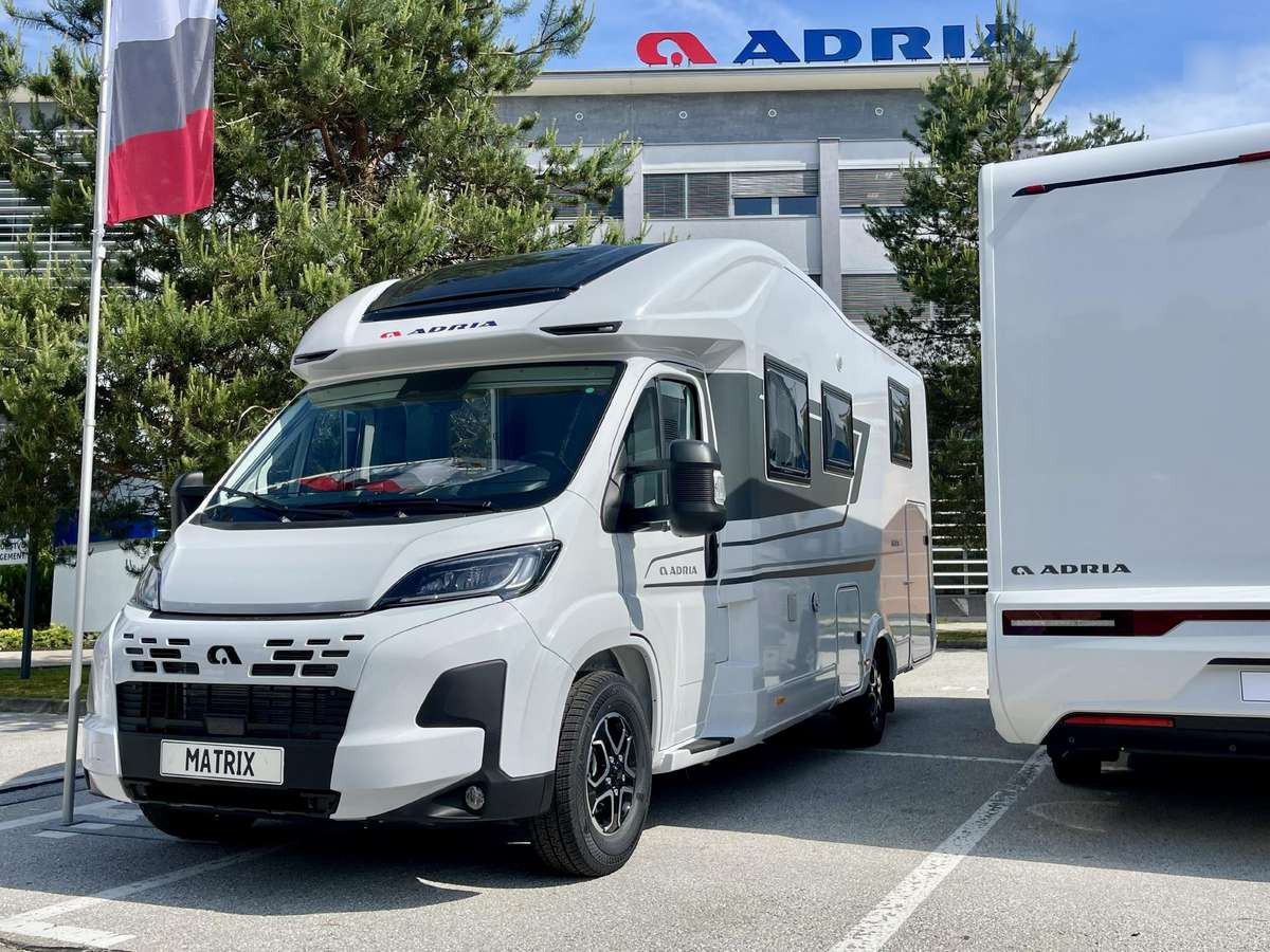 ADRIA Matrix 650 SL - Daļēji integrētais kemperis: foto 2 ADRIA Matrix 650 SL - Daļēji integrētais kemperis: foto 2