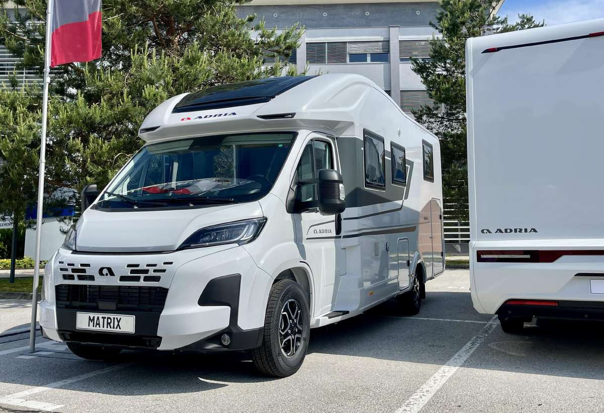 ADRIA Matrix Axess 650 SL - Daļēji integrētais kemperis: foto 1 ADRIA Matrix Axess 650 SL - Daļēji integrētais kemperis: foto 1
