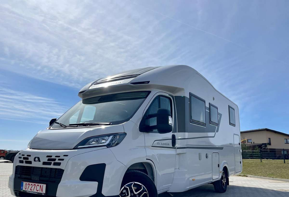 ADRIA Matrix Axess 650 SL - Daļēji integrētais kemperis: foto 2 ADRIA Matrix Axess 650 SL - Daļēji integrētais kemperis: foto 2