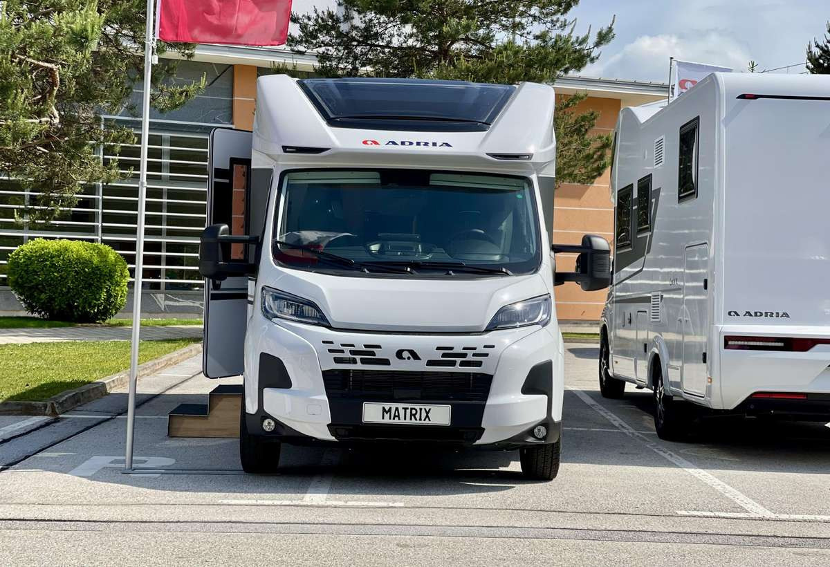 ADRIA Matrix Axess 650 SL - Daļēji integrētais kemperis: foto 3 ADRIA Matrix Axess 650 SL - Daļēji integrētais kemperis: foto 3