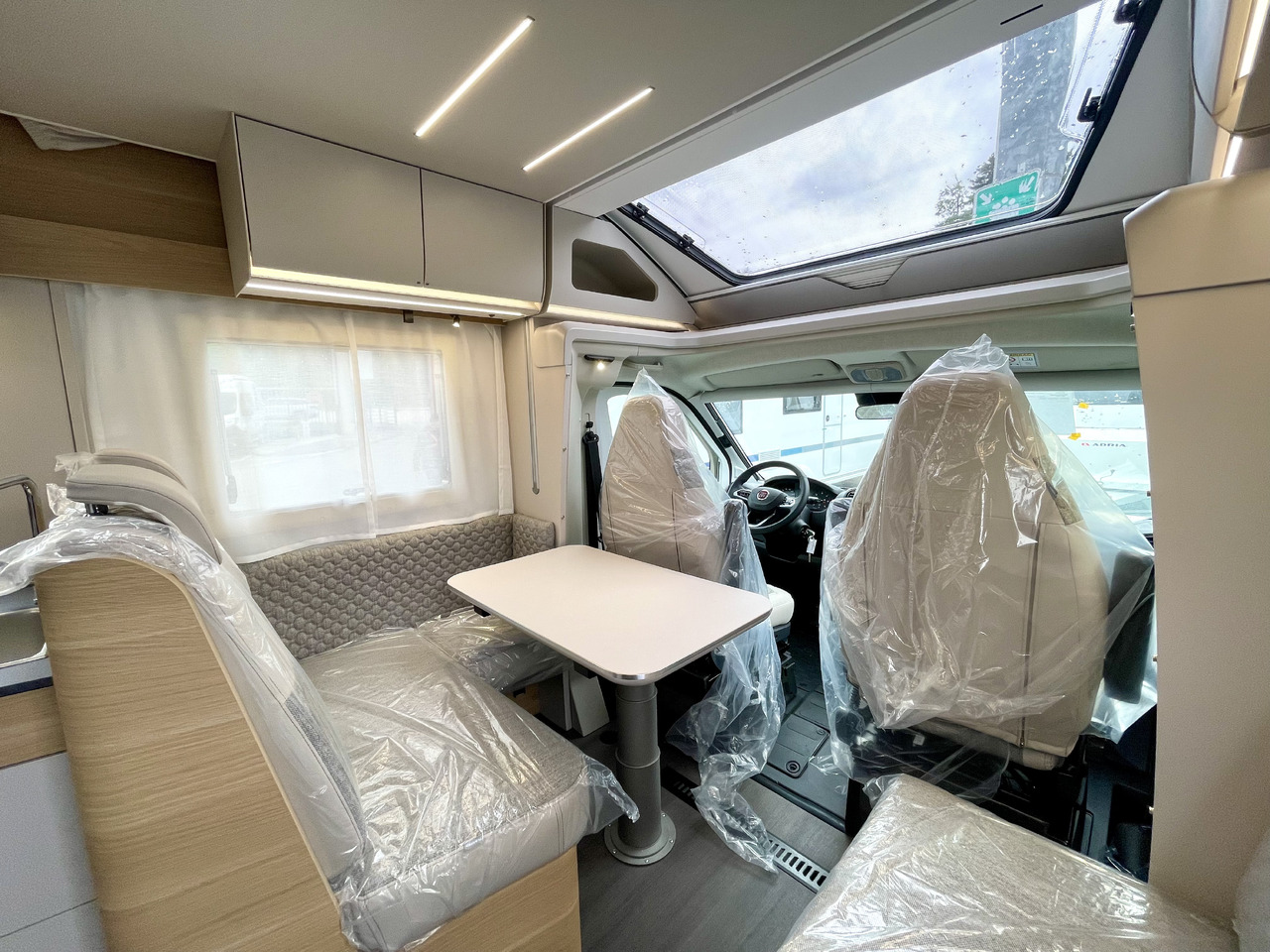 ADRIA Matrix axess 650 SC - Daļēji integrētais kemperis: foto 5 ADRIA Matrix axess 650 SC - Daļēji integrētais kemperis: foto 5