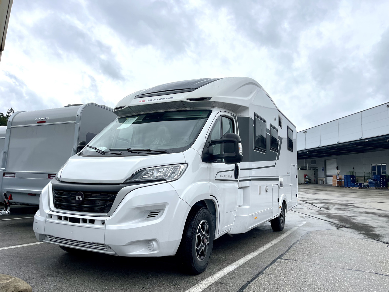 ADRIA Matrix axess 650 SC - Daļēji integrētais kemperis: foto 2 ADRIA Matrix axess 650 SC - Daļēji integrētais kemperis: foto 2