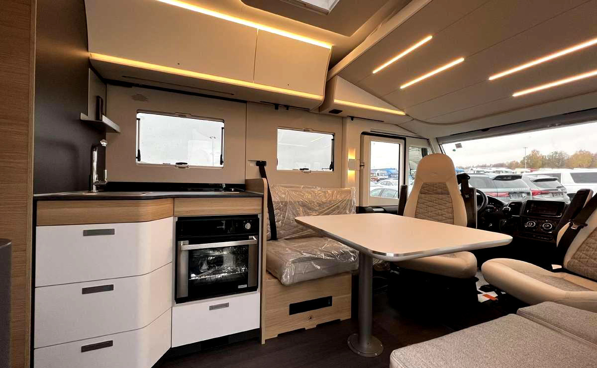 ADRIA Sonic 700DC - Integrēts kemperis: foto 3 ADRIA Sonic 700DC - Integrēts kemperis: foto 3