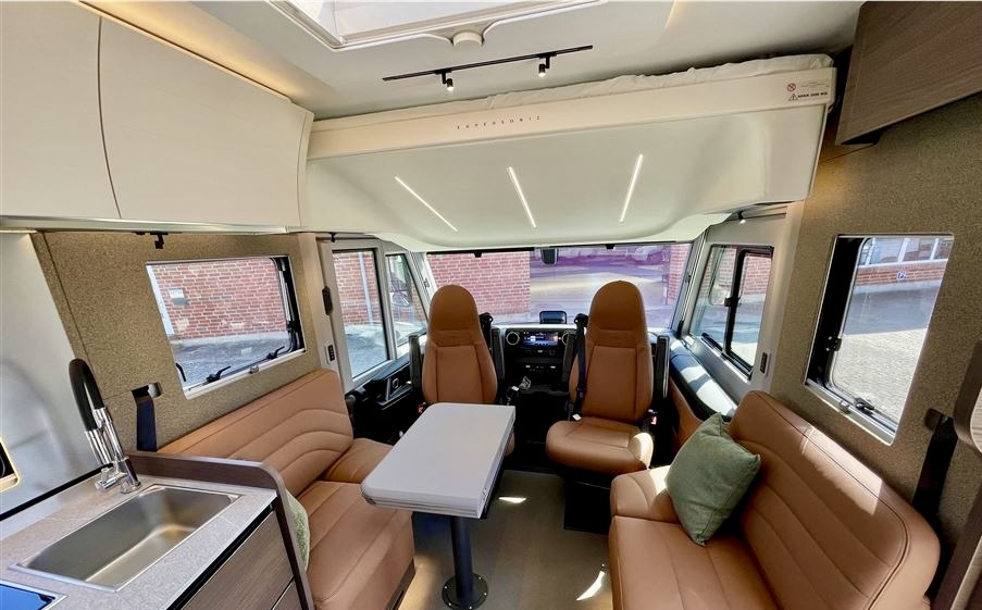 ADRIA Super Sonic 780 DC - Integrēts kemperis: foto 4 ADRIA Super Sonic 780 DC - Integrēts kemperis: foto 4