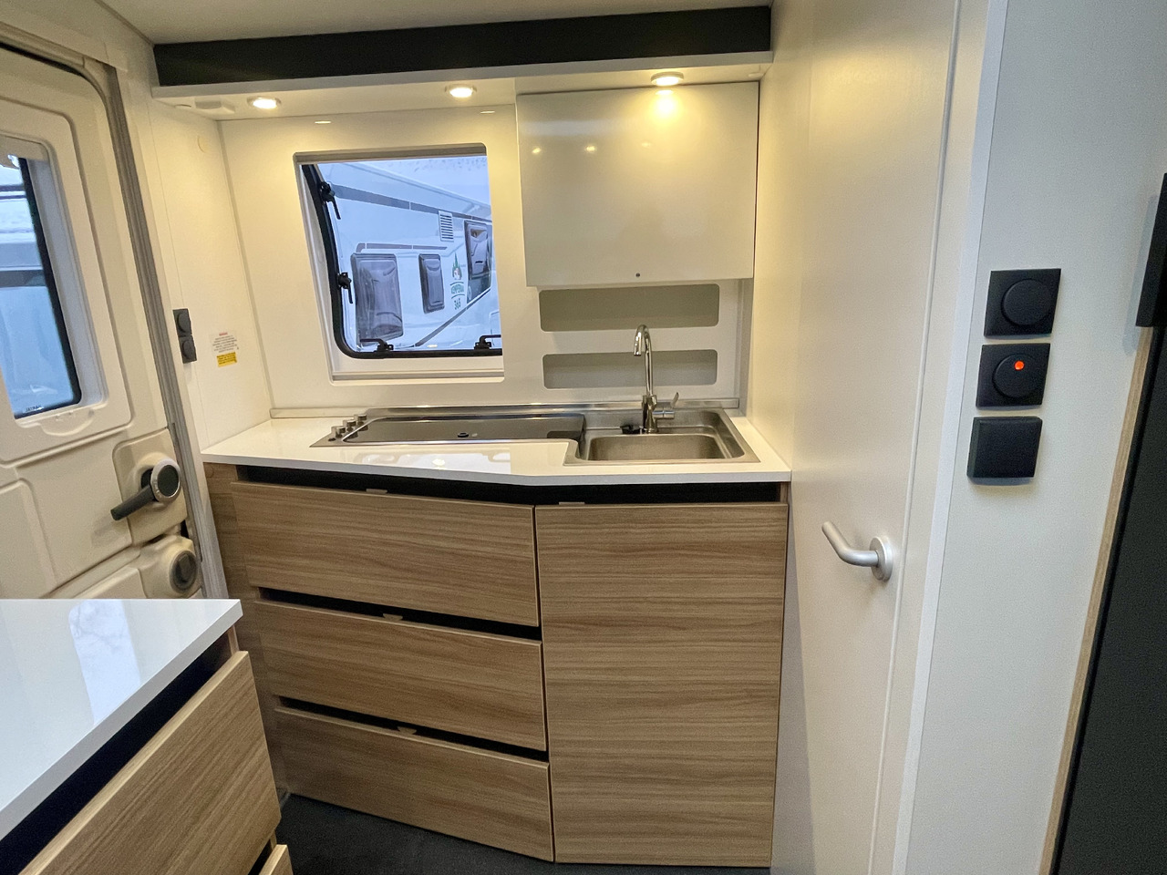 Jaunā Dzīvojamais treileris Adria Action Sport: foto 8