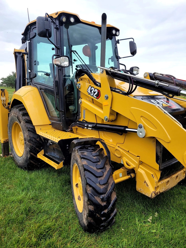 CATERPILLAR 432 - Ekskavators-iekrāvējs: foto 1 CATERPILLAR 432 - Ekskavators-iekrāvējs: foto 1