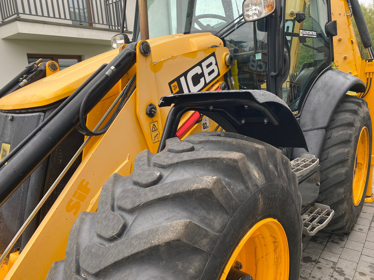 JCB 4CX - Ekskavators-iekrāvējs: foto 1 JCB 4CX - Ekskavators-iekrāvējs: foto 1