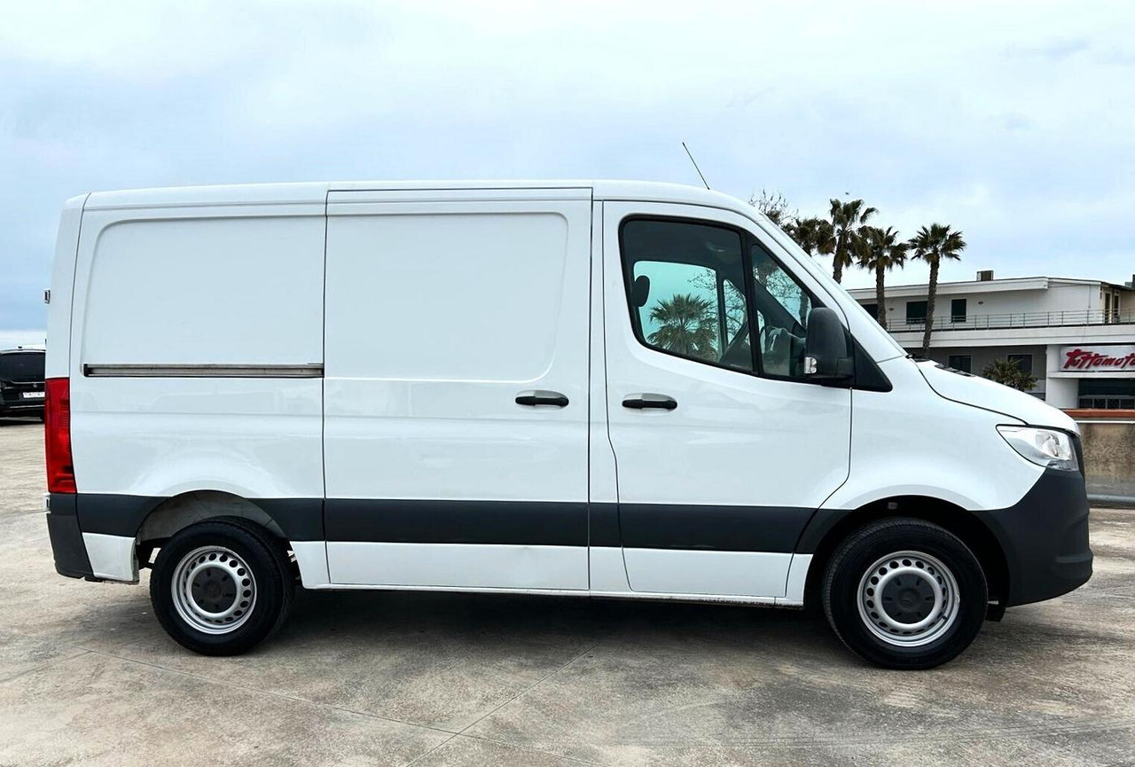 Mercedes Sprinter 311 F 32/35 - Kravas mikroautobuss: foto 4 Mercedes Sprinter 311 F 32/35 - Kravas mikroautobuss: foto 4